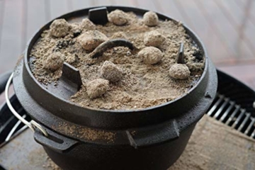 BBQ-Toro Dutch Oven Premium Serie I bereits eingebrannt - preseasoned I Verschiedene Größen I Gusseisen Kochtopf I Bräter mit Deckelheber - 5