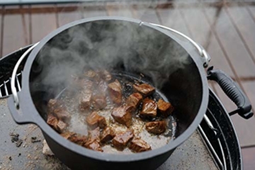 BBQ-Toro Dutch Oven Premium Serie I bereits eingebrannt - preseasoned I Verschiedene Größen I Gusseisen Kochtopf I Bräter mit Deckelheber - 9