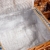 eGenuss LY12041BLU Handgefertigtes Picknickkorb für 4 Personen - Inklusive Edelstahlbesteck, Kühlfach, Weingläser und Keramikteller – Blaues Gingham-Muster 47x34x20 cm - 2