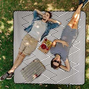 Relaxdays Picknickdecke XXL, 200 x 200 cm, wärmeisoliert, Faltbare Stranddecke, wasserdicht, mit Tragegriff, grau-weiß - 3