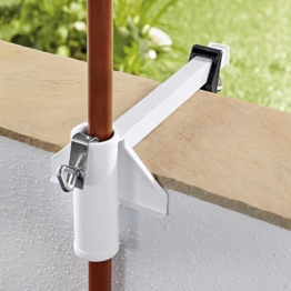 TRI Sonnenschirm-Butler, Balkonschirmhalterung für die Befestigung an Breiten Balkongeländern, weiß lackierter Stahl, für Gartenschirme bis Ø 38 mm | Sonnenschirmhalter - 1