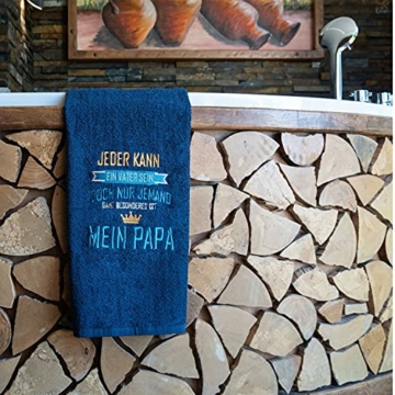 Handtuch Bestickt 50x100cm 100% Baumwolle - Das Papa Geschenk Geburtstag, Weihnachten, Vatertag oder Dankeschön, Geschenkidee für Papa, Vater Geschenk HISA DARIL® (Jeder kann EIN Vater Sein, Blau) - 5