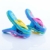 Boca Clips Strandtuch-Klammern – 2 Paar Flip Flops – blaue Streifen und rosa Blumen - 3